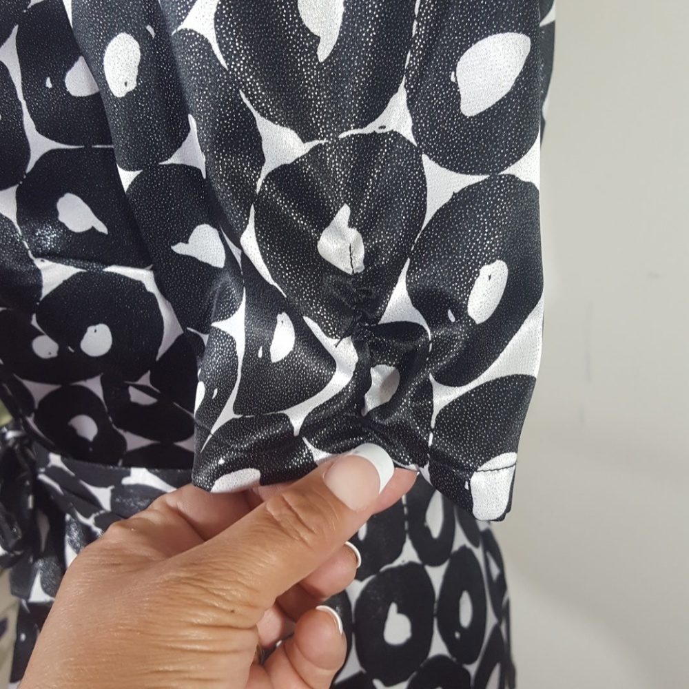 NY Collection Abstract Pattern Short Sleeves Button Down Black and White Top. M - Picture 5 of 8